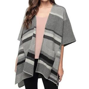 Splendid knitted soft cashmere wool poncho sweater